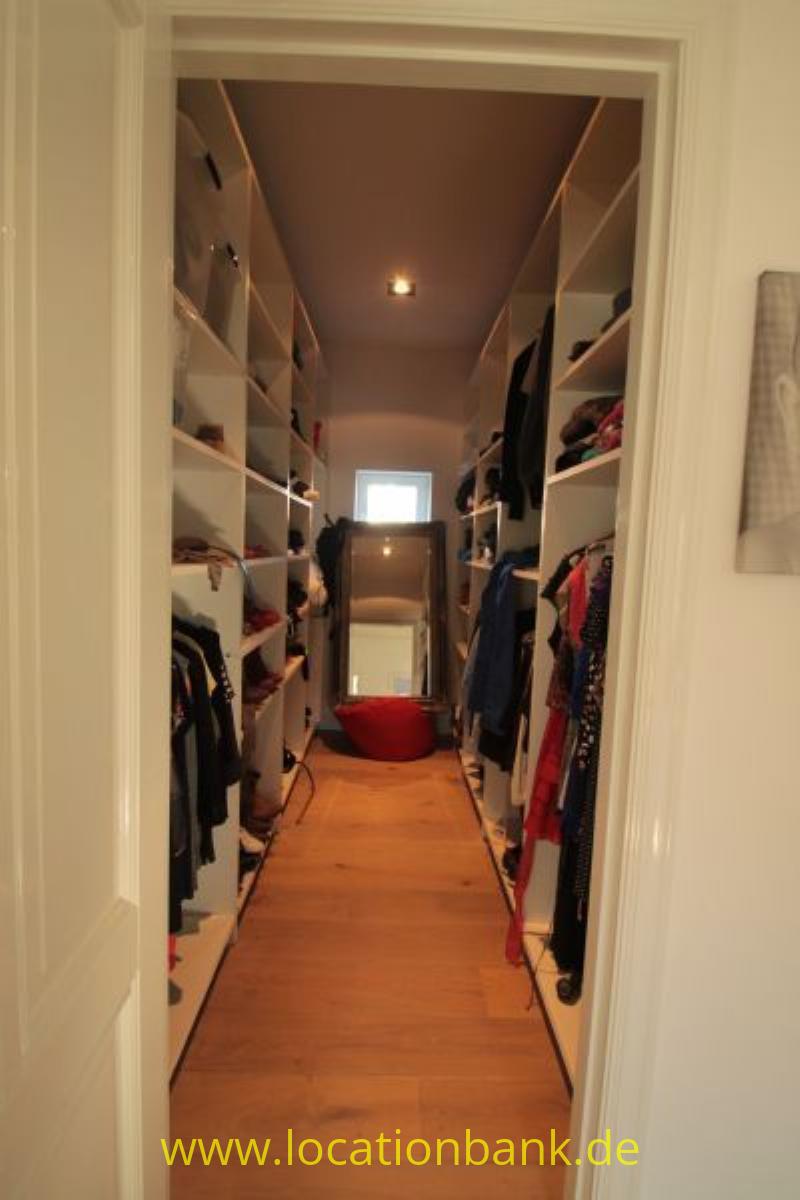 walk in closet
