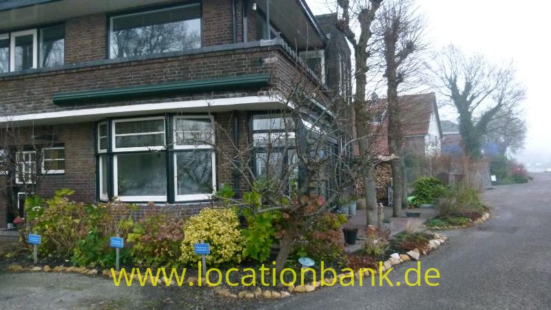 klassischal house at the water