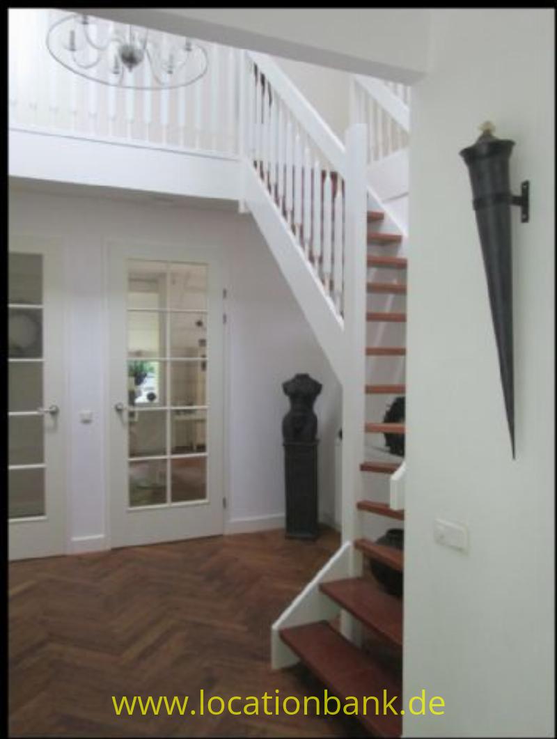 Flur mit Treppe
