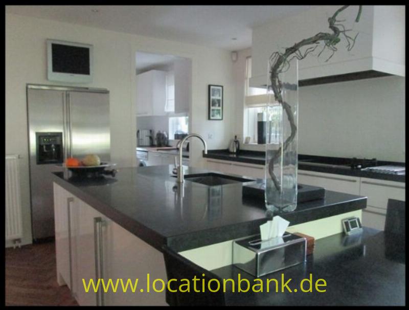 K&uuml;che mit cooking-island