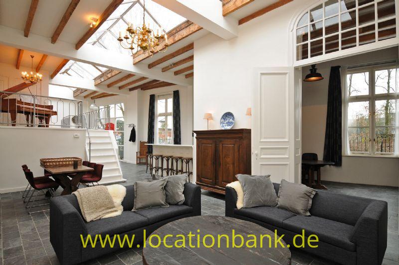 spacious Wohnzimmer