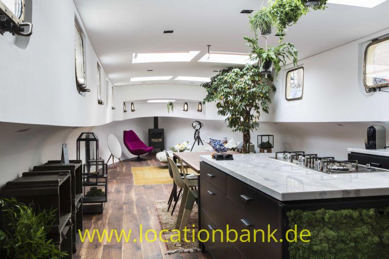 Wohnzimmer on a Hausboot