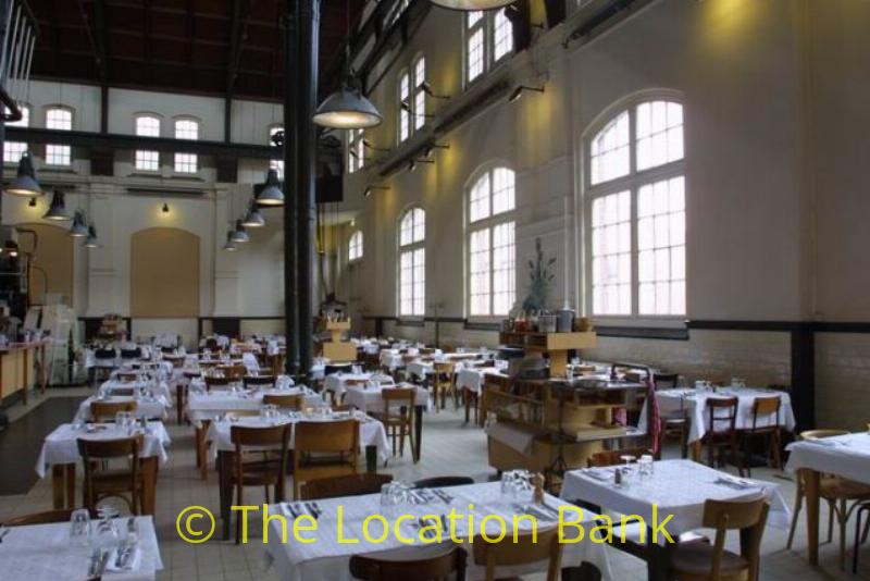 klassischal gro&szlig;es restaurant in industrial building