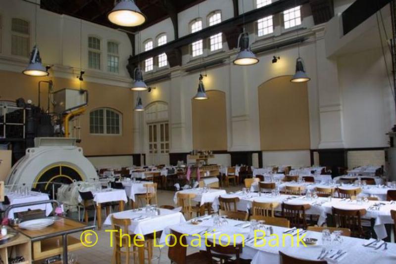 klassischal gro�es restaurant in industrial building