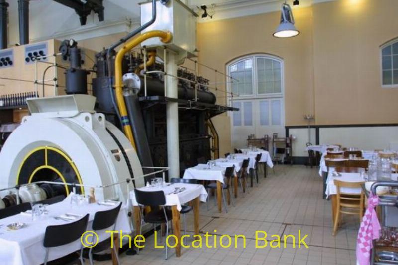klassischal gro&szlig;es restaurant in industrial building