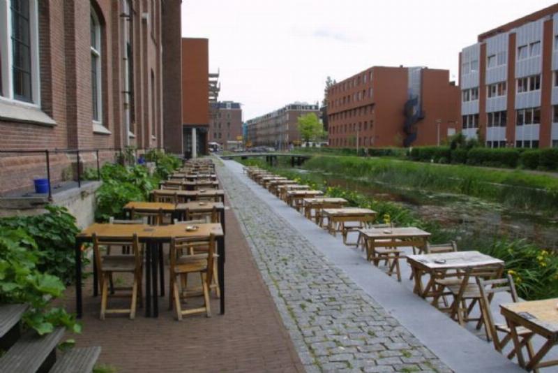 klassischal gro�es restaurant in industrial building