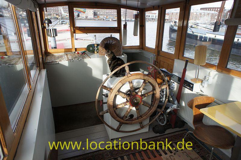 steering hut