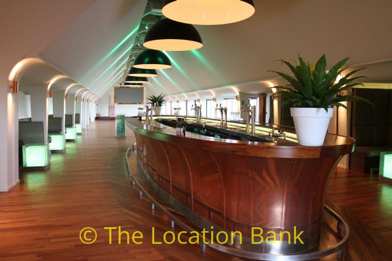 modern space mit bar