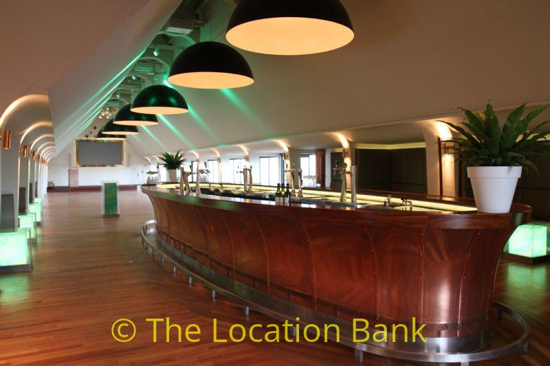 modern space mit bar