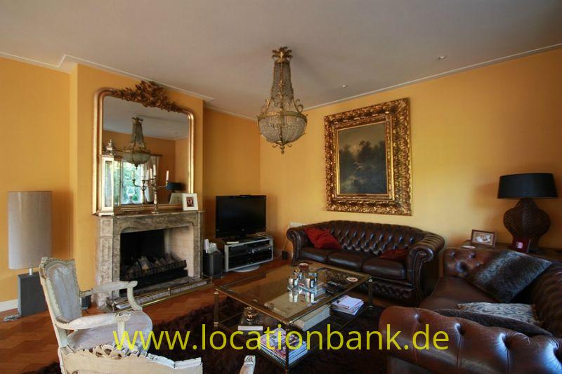 sitting area mit fireplace