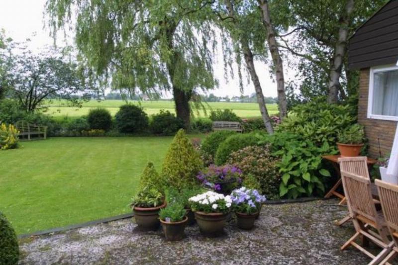 gro&szlig;es Garten spacious