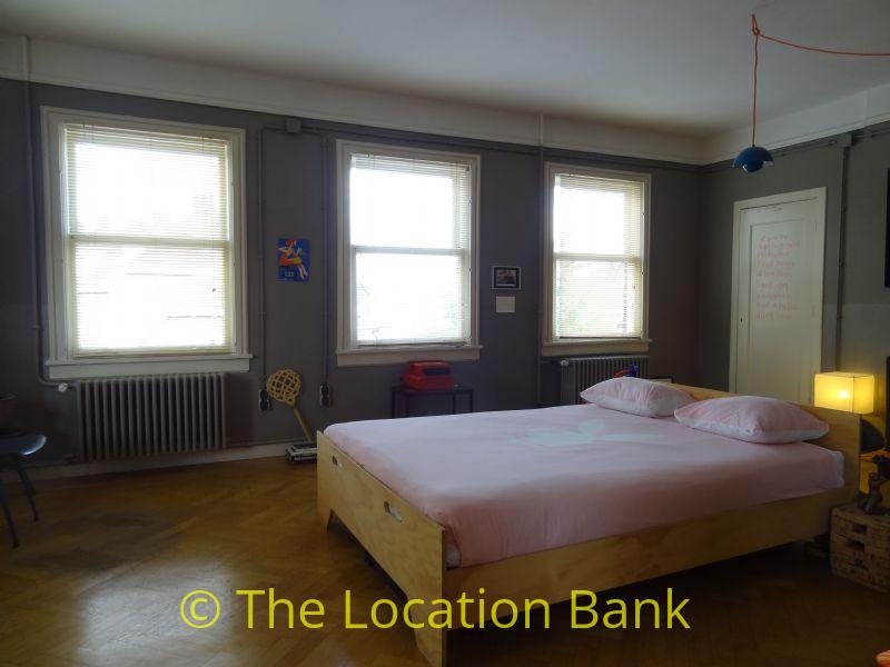 spacious Schlafzimmer
