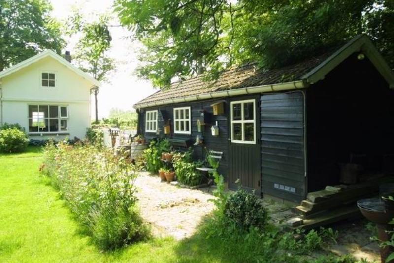 barn in Garten