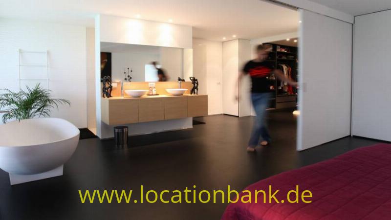 spacious Badezimmer in Schlafzimmer