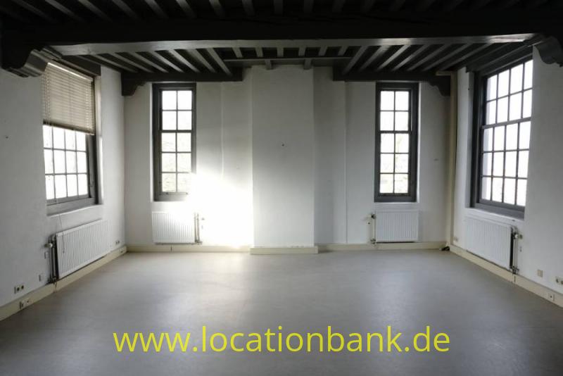 gro&szlig;es Zimmer