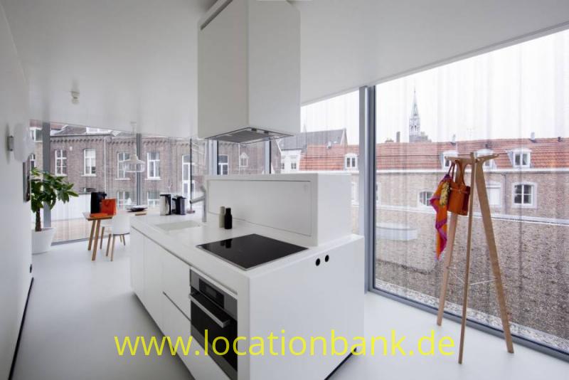 modern K&uuml;che mit cooking island