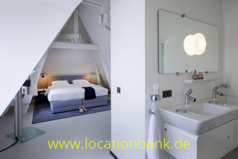 Badezimmer und Schlafzimmer