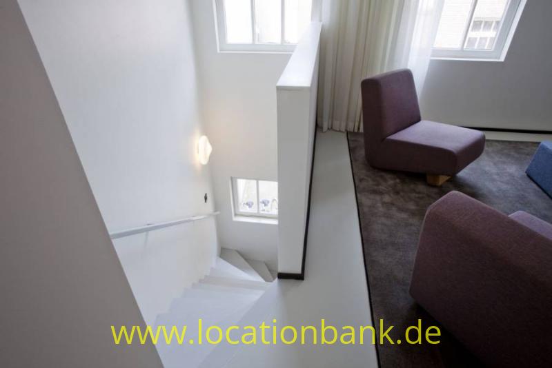 Treppe in modern Wohnung
