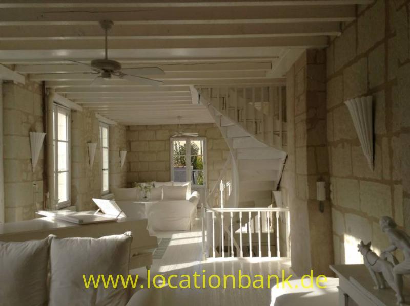 white Treppe
