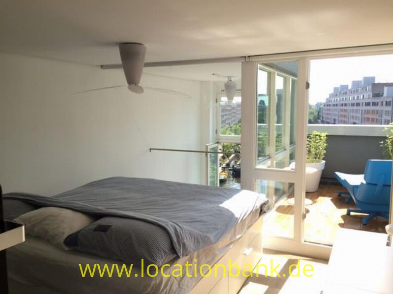Schlafzimmer mit canal view
