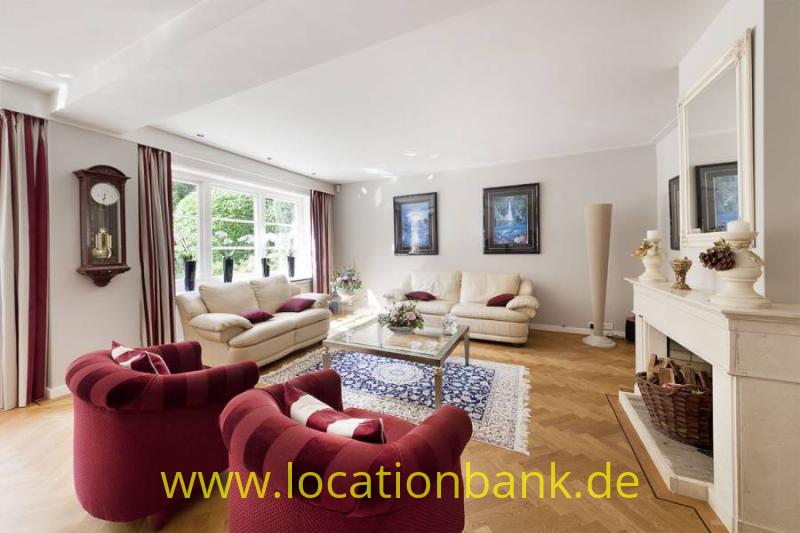 Wohnzimmer mit Holzboden