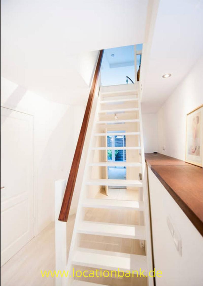 white Treppe