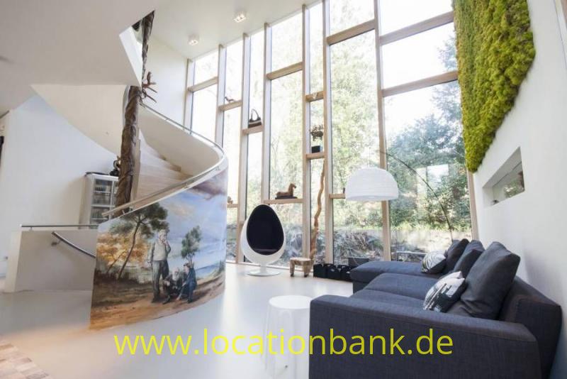 modern Wohnzimmer mit a lot of daylight