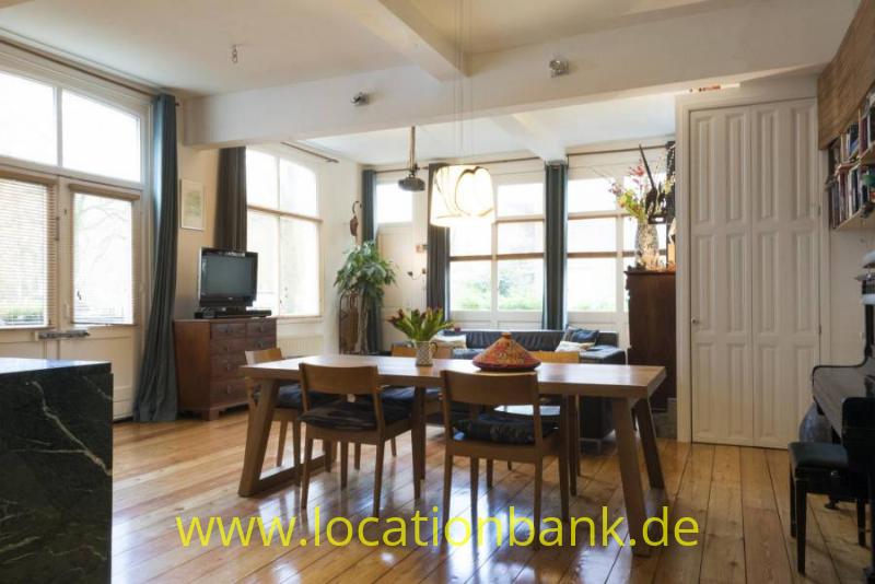 Sehr angenehme warme Loft mit Holz Boden und Hohen Decke in Amsterdam