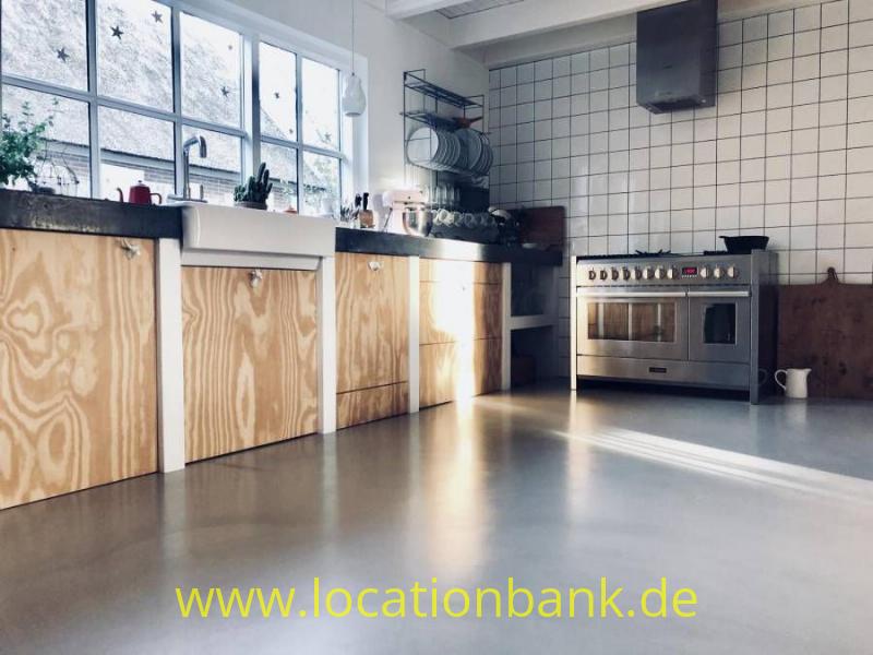 Ger�umige K�che