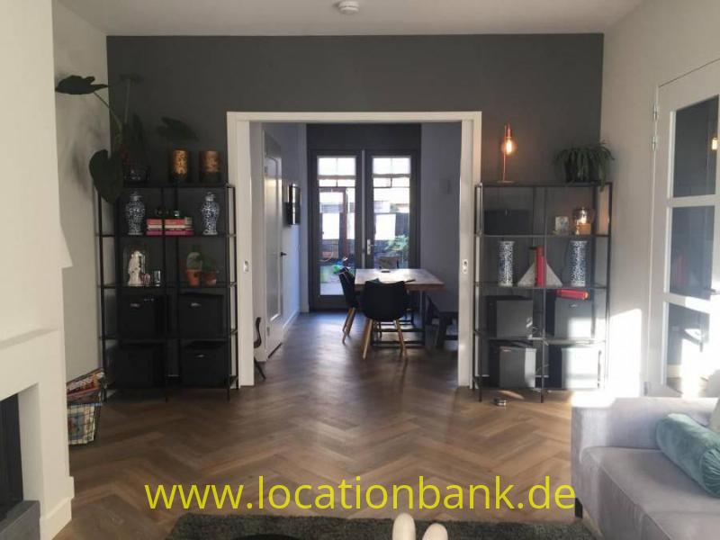 Apartment mit Holzboden