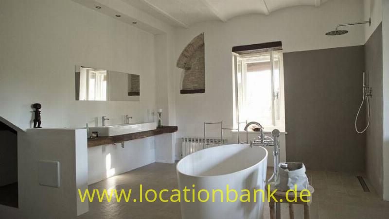 Ger�umige Badezimmer in Italien