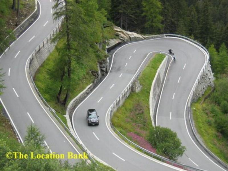 Windy mountain Stra&szlig;e in Switzerland mountain pass