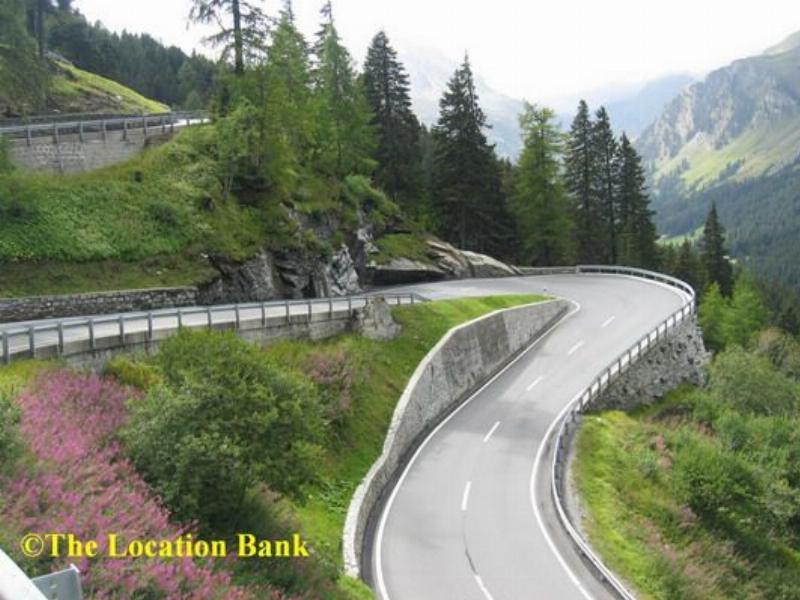 Windy mountain Stra&szlig;e in Switzerland mountain pass