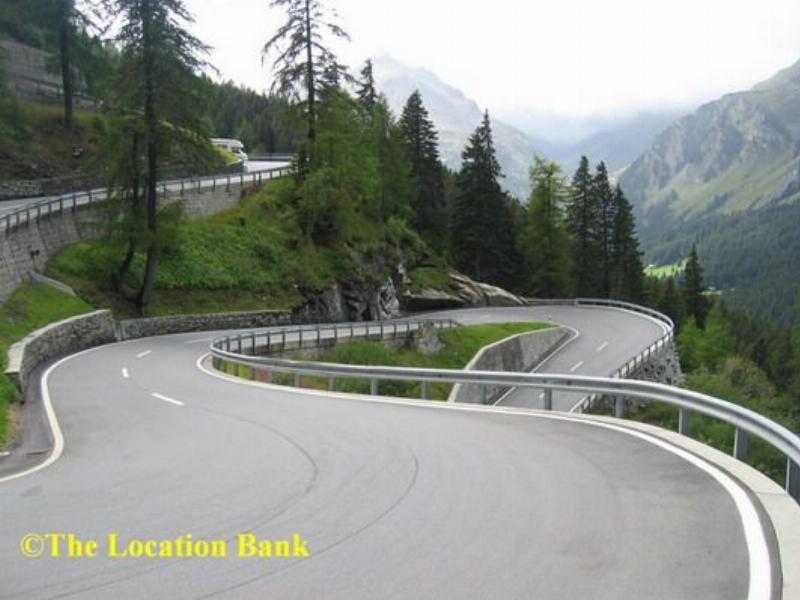 Windy mountain Stra&szlig;e in Switzerland mountain pass