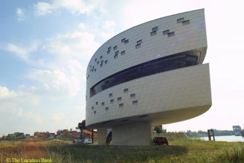Moderne Graphic Building