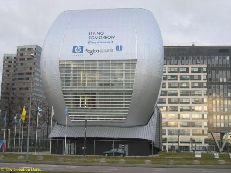 Moderne steel building
