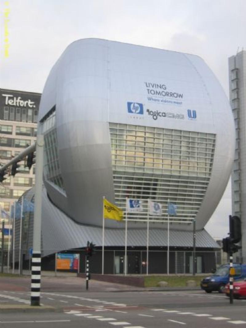 Moderne steel building