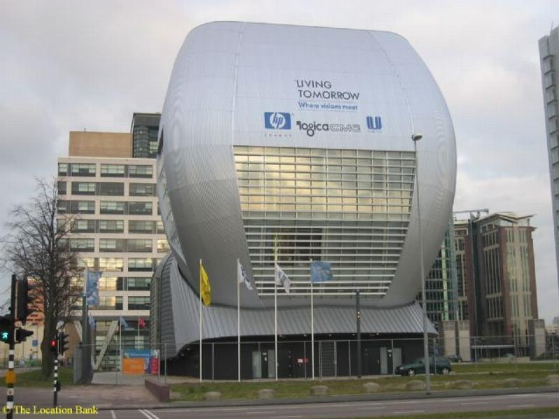 Moderne steel building