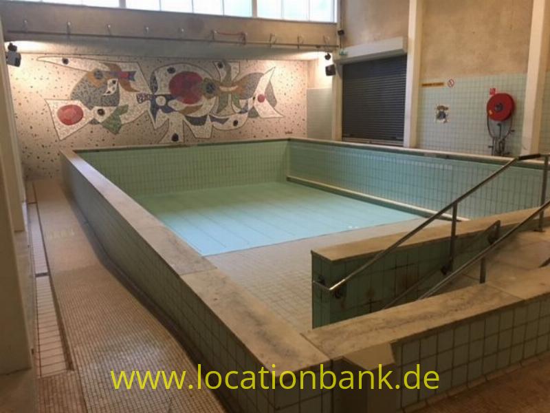 leres Schwimmbad
