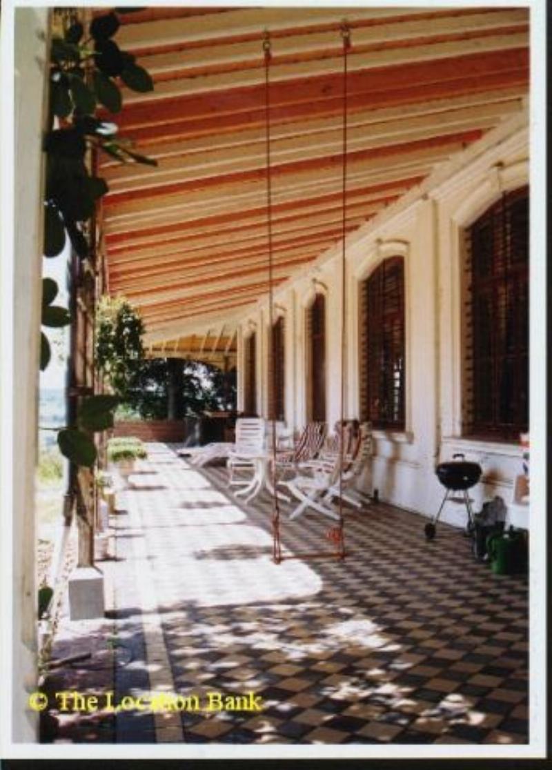 Colonial House / Villa