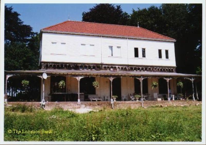 Colonial House / Villa