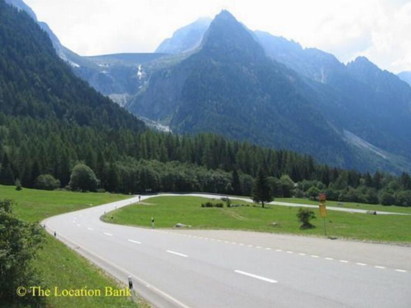 serpentine mountain pass highway