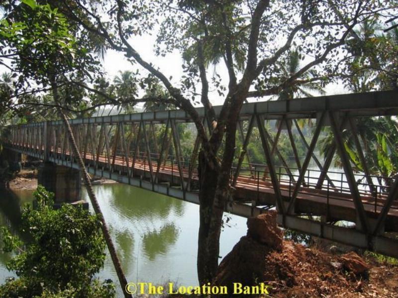 Industrial prewar Indian Br&uuml;cke over a river