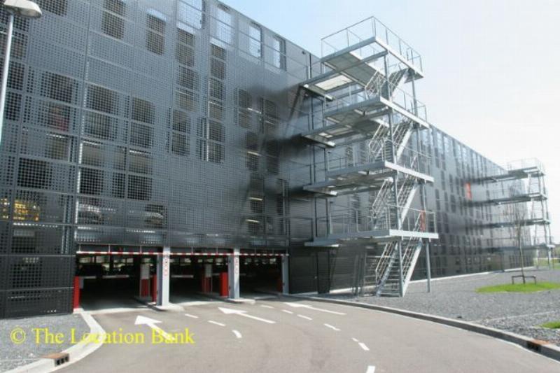 Parkplatz f&uuml;r Autos Parkplatz exit Eingang