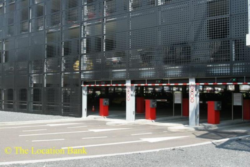 Parkplatz f&uuml;r Autos Parkplatz Eingang und exit