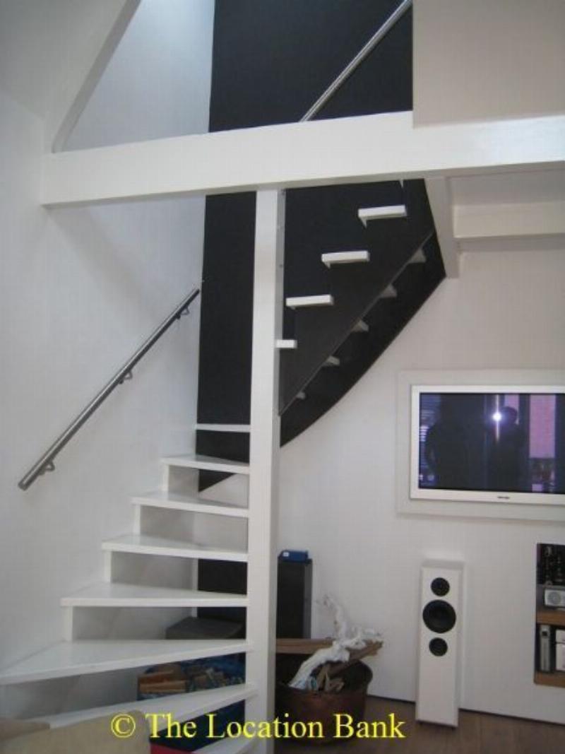 Treppe in modern Wohnung