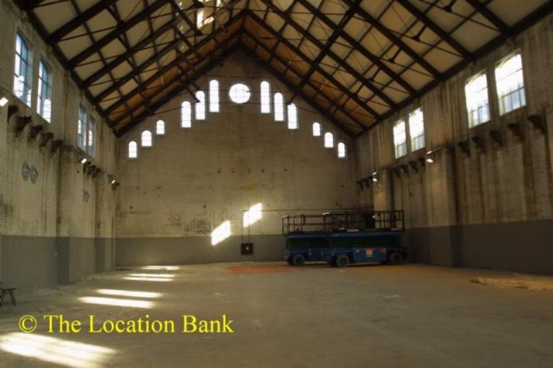 Empty Warenhaus hall