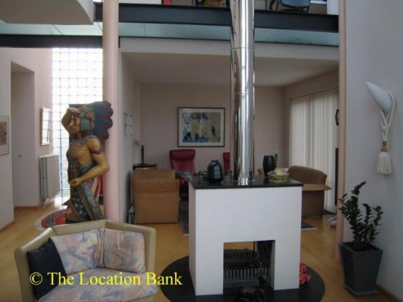 Living mit fireplace