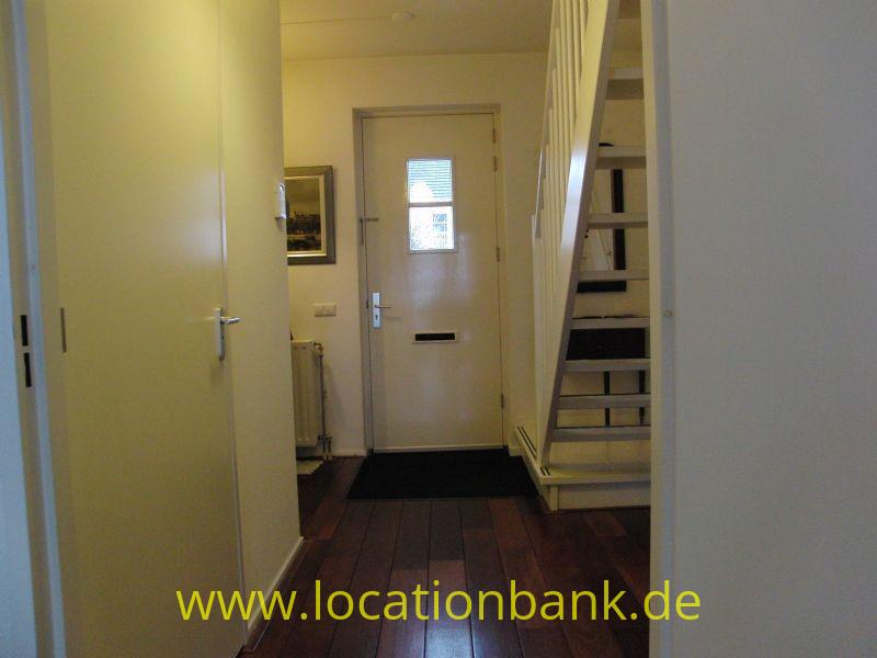 Flur mit Treppe
