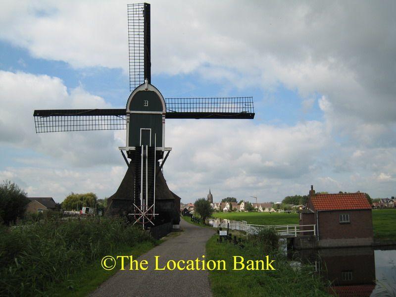 Typical holl&auml;ndischer Windm&uuml;hle